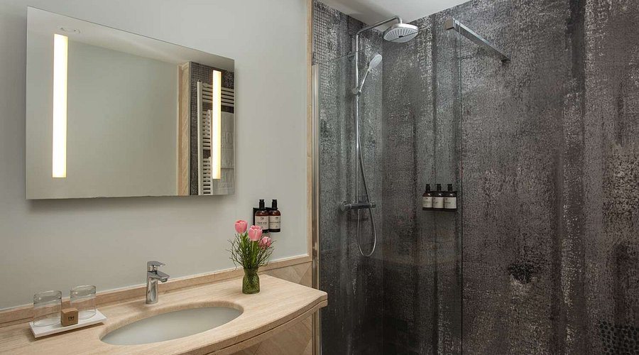 Hotel Nella — Bathroom