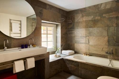 Hotel Neri Relais Chateaux Barcelona Catalonia — Bathroom