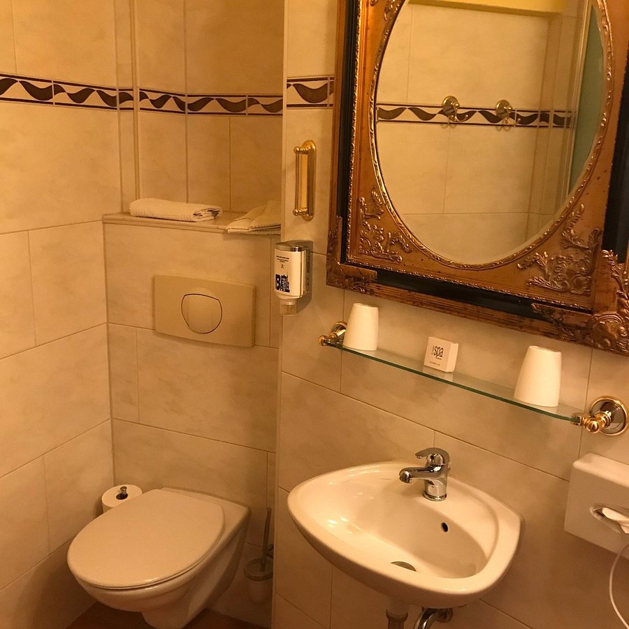 Hotel Neuer Fritz — Bathroom