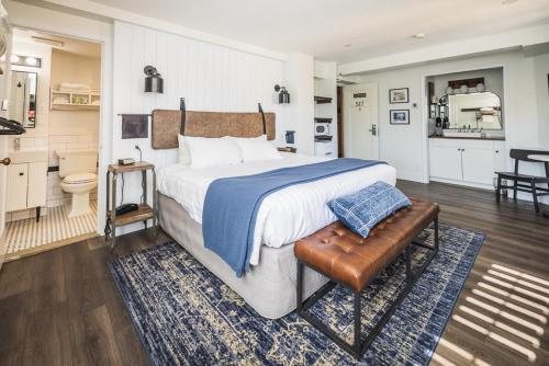 Hotel Nevada and Gambling Hall — Guest room