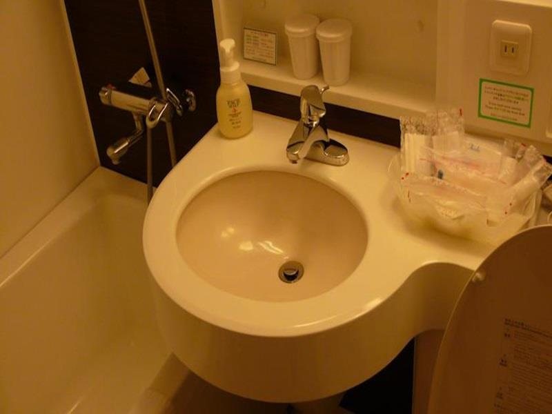 Hotel New Hankyu Kyoto — Bathroom