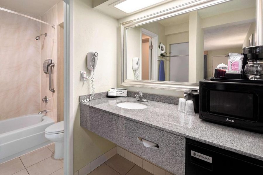 Hotel Nexus BW Signature Collection — Bathroom