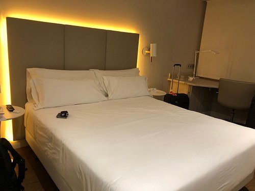 Hotel NH Madrid Barajas Airport — Guest room