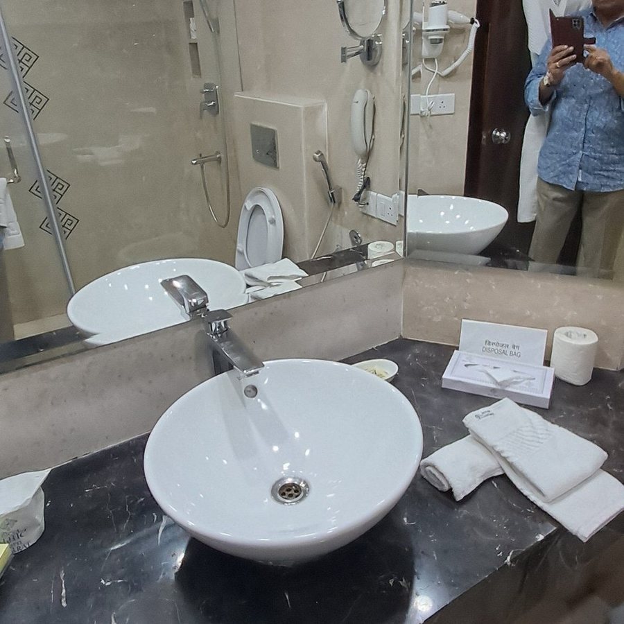 Hotel Nirmal Mahal by Sushant Travels — Bathroom