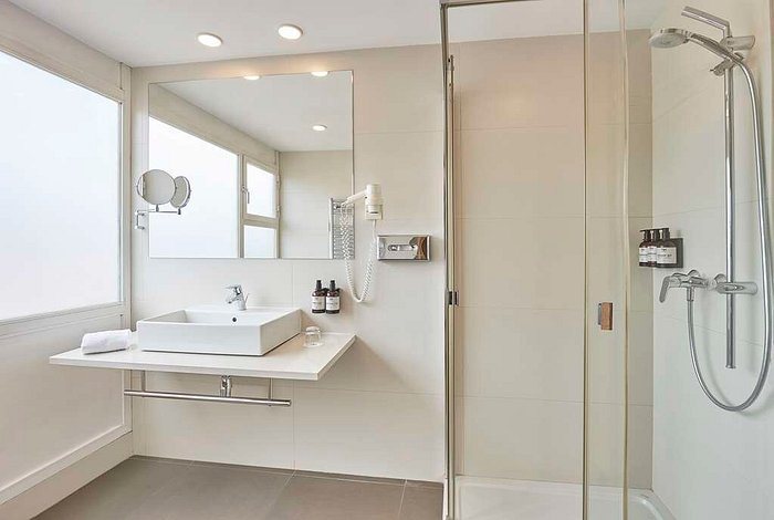 Hotel Niu Barcelona Barcelona Catalonia — Bathroom