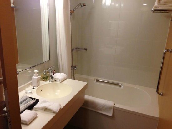 Hotel Niwa Tokyo — Bathroom