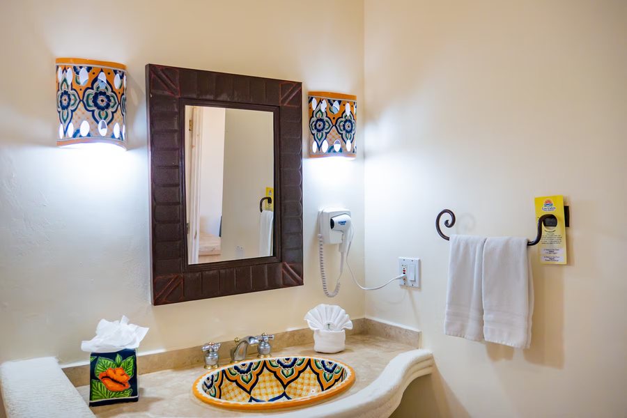 Hotel Norman Diego s The Mexican Inn — Bathroom