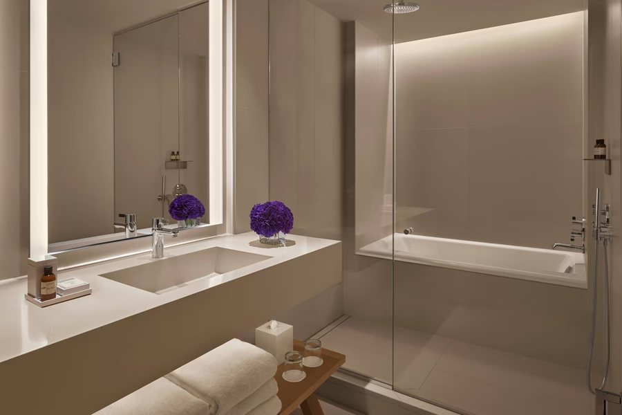 Hotel Normandie — Bathroom