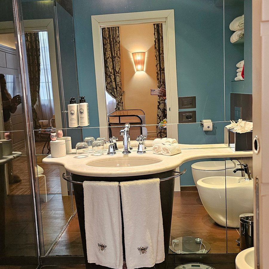 Hotel Number Nine — Bathroom