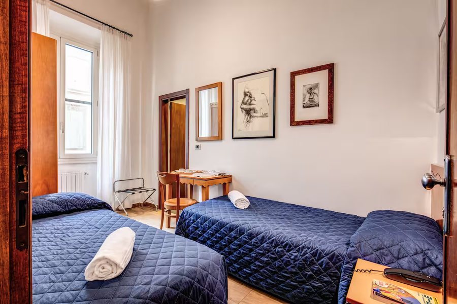 Hotel Nuova Italia — Guest room