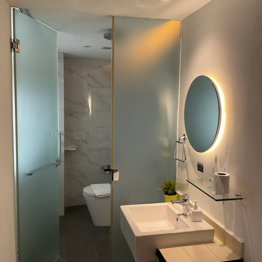 Hotel NuVe Elements — Bathroom