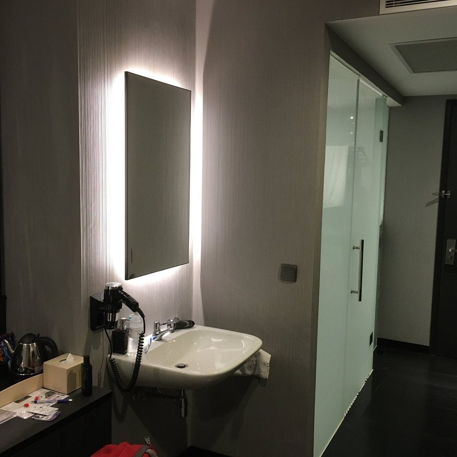 Hotel NuVe Urbane — Bathroom