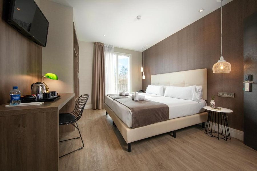 Hotel Oasis Barcelona Catalonia — Guest room