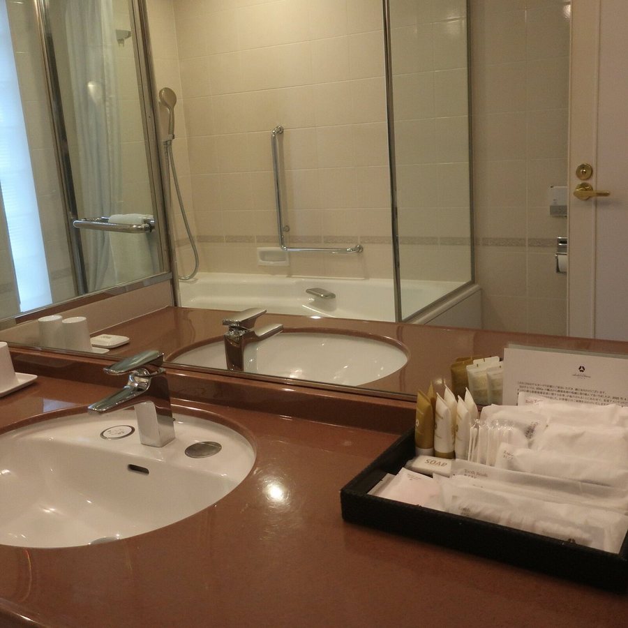 Hotel Okura Kyoto — Bathroom