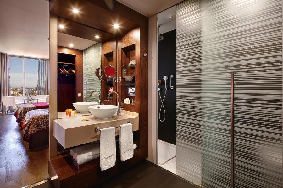 Hotel Olivia Plaza Barcelona Catalonia — Bathroom