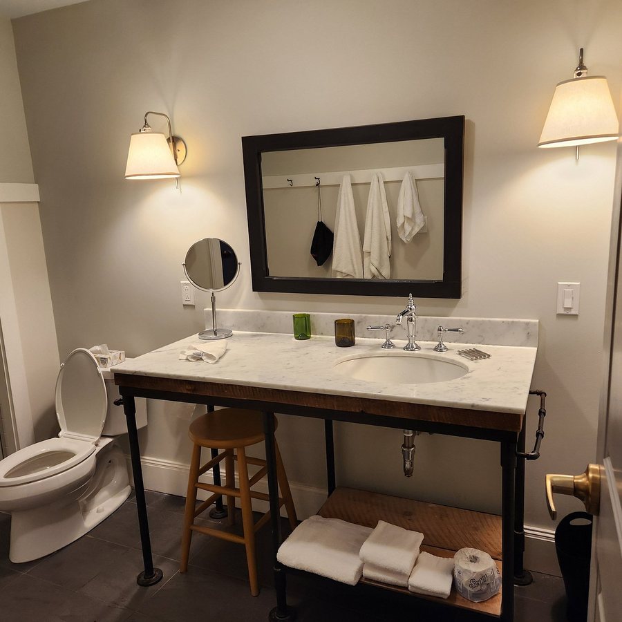 Hotel on North — Bathroom