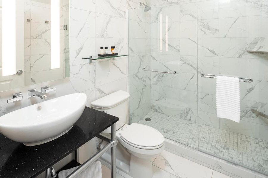 Hotel on Phillips — Bathroom