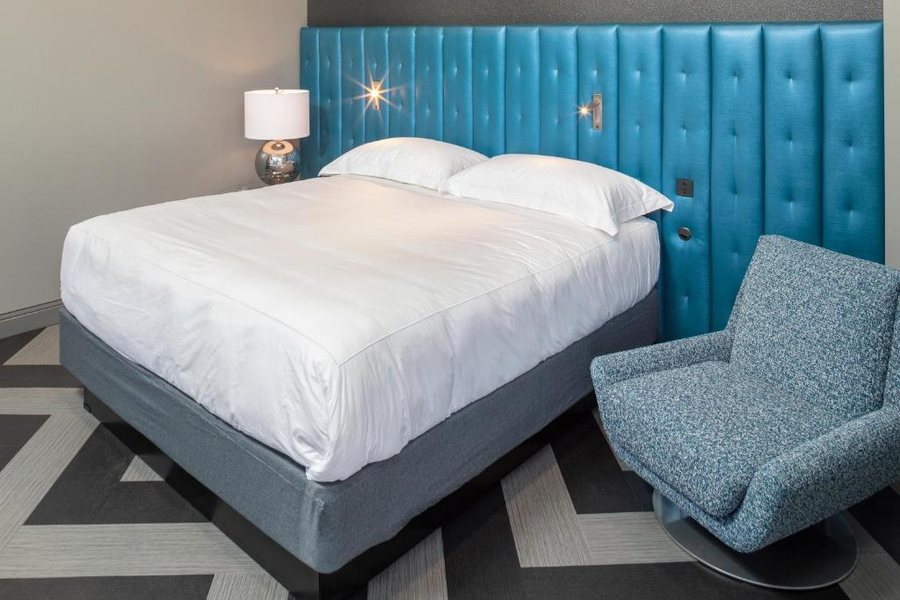 Hotel on Phillips — Guest room