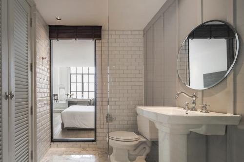 Hotel Once Bangkok — Bathroom