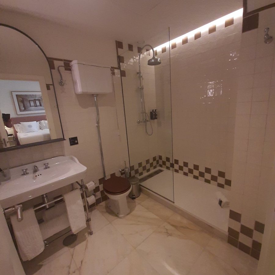 Hotel One Shot Palacio Cedofeita — Bathroom