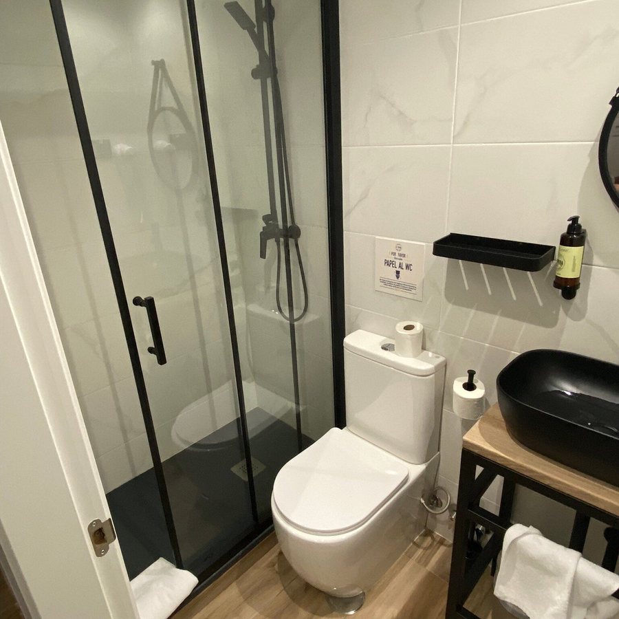 Hotel Opera — Bathroom