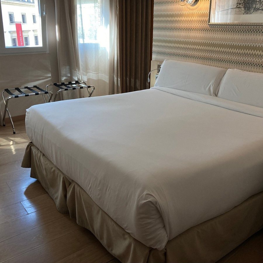 Hotel Opera — Guest room