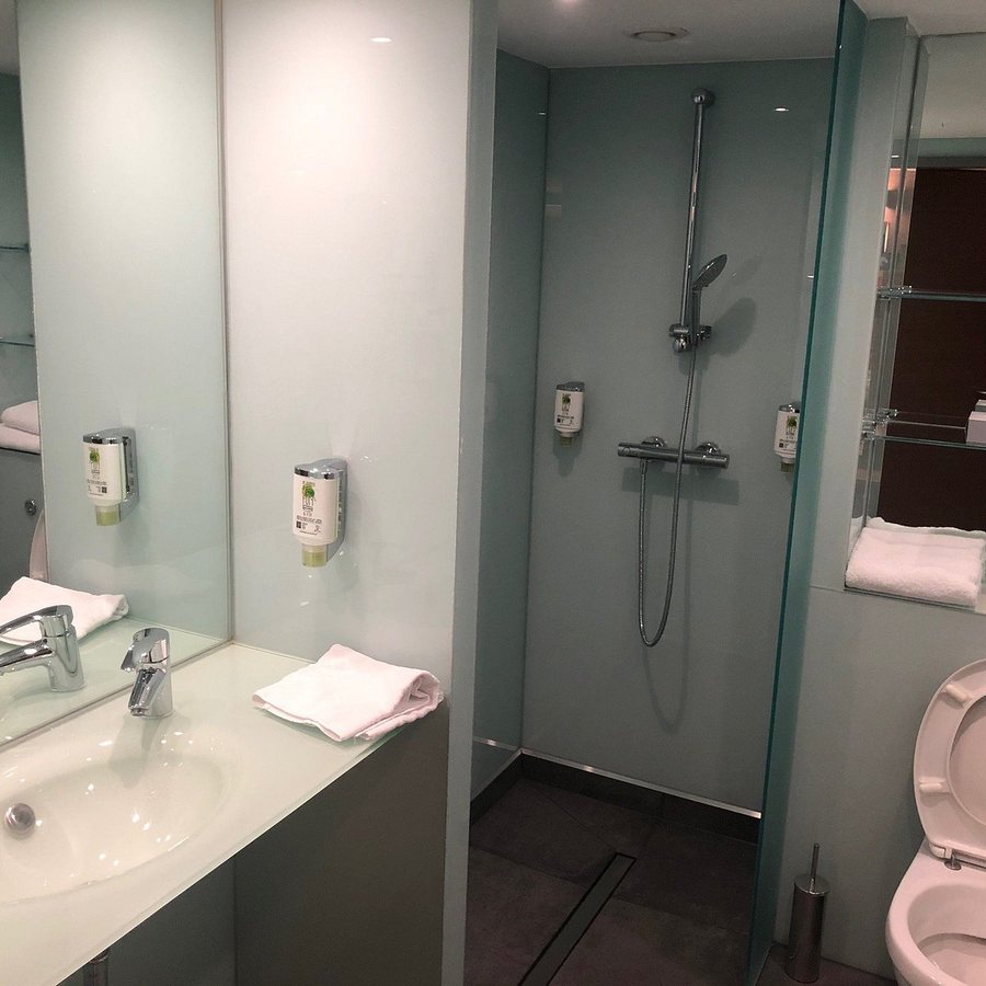 Hotel Orangerie — Bathroom