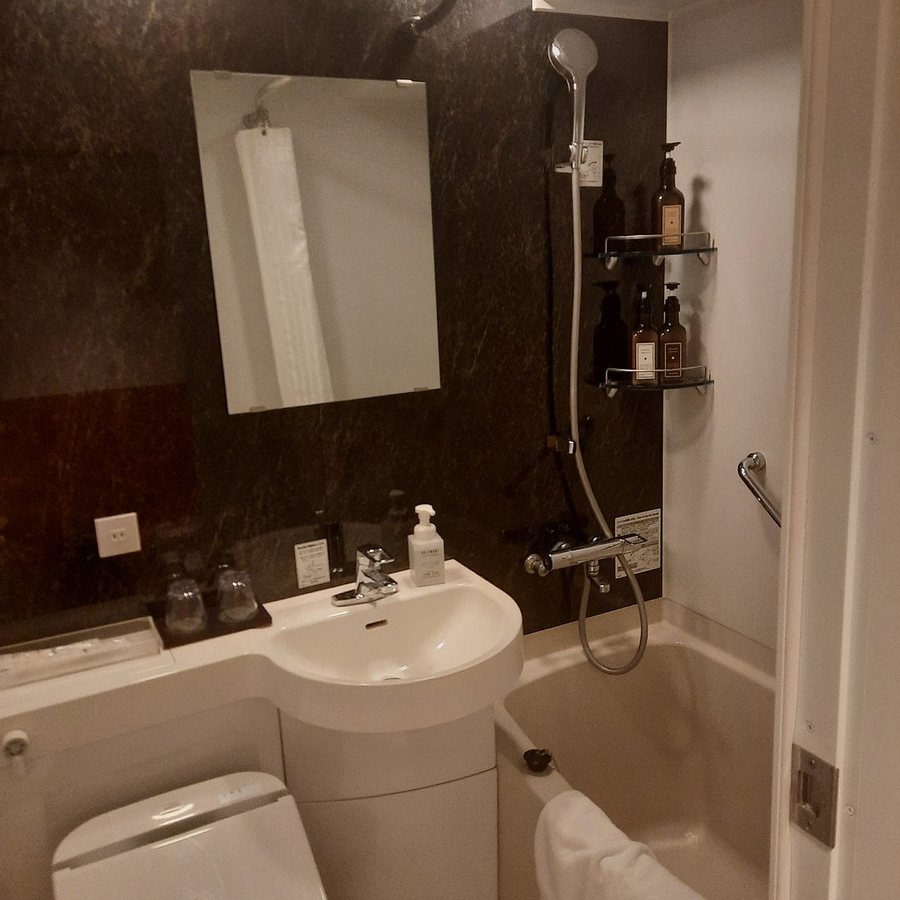 Hotel Oriental Express Tokyo Kamata — Bathroom