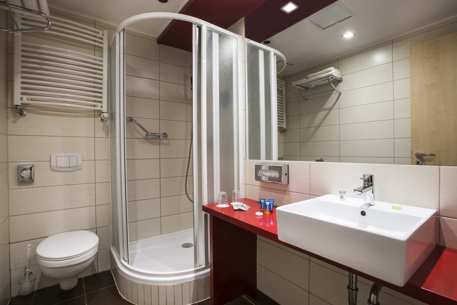 Hotel Orion Varkert — Bathroom