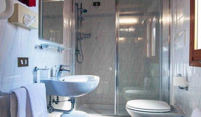 Hotel Orion — Bathroom