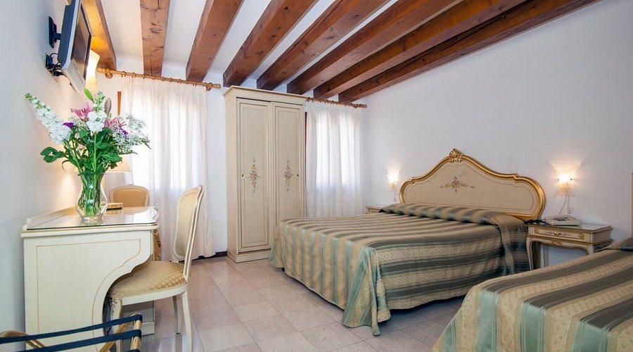 Hotel Orion — Guest room
