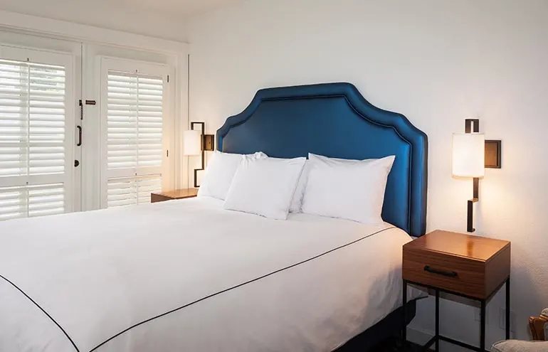 Hotel Pacific — Guest room