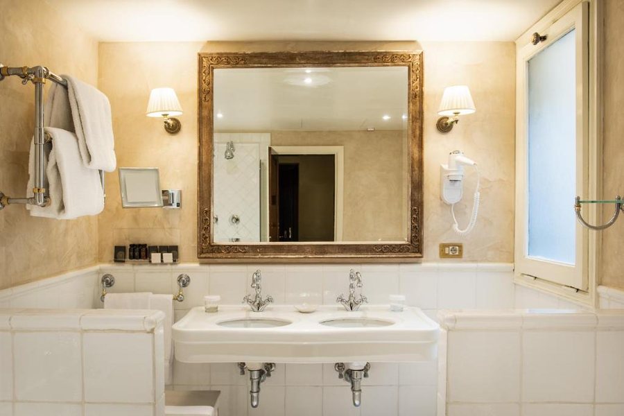 Hotel Paganini — Bathroom