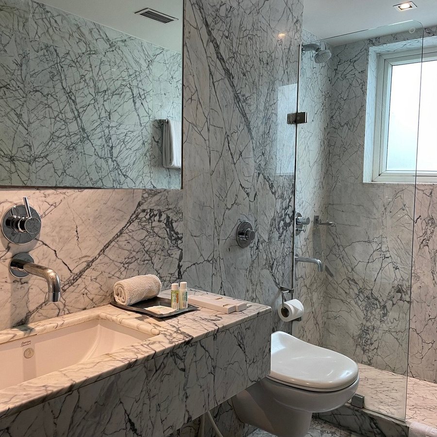 Hotel Palace Heights — Bathroom