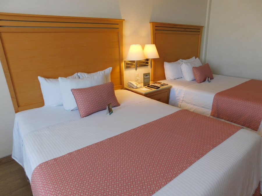 Hotel Palacio Azteca Tijuana Trademark by Wyndham — Guest room