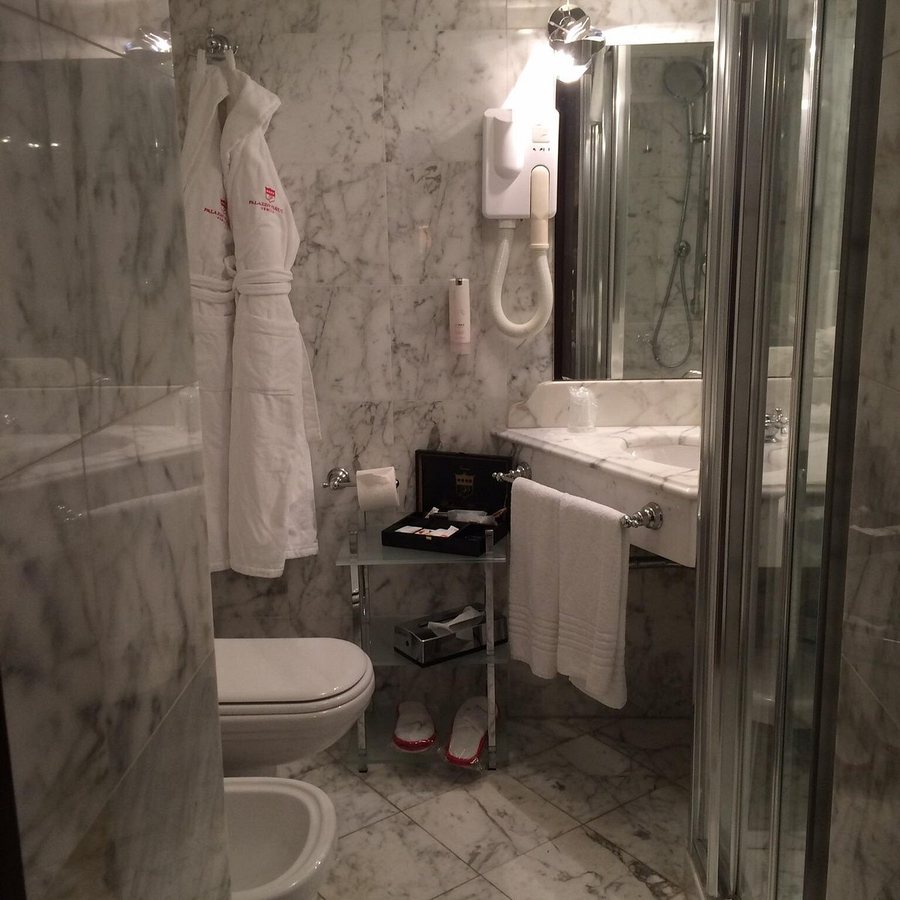 Hotel Palazzo Paruta — Bathroom