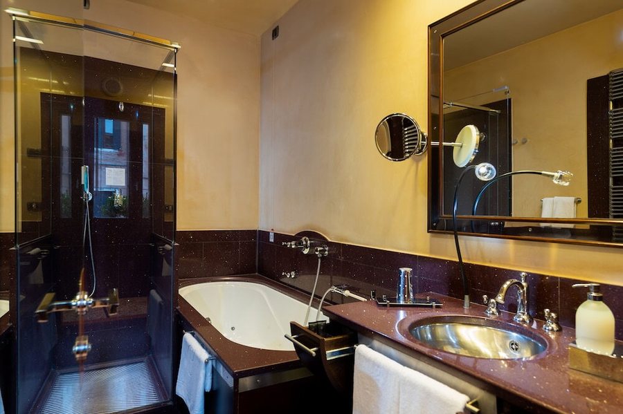 Hotel Palazzo Stern — Bathroom