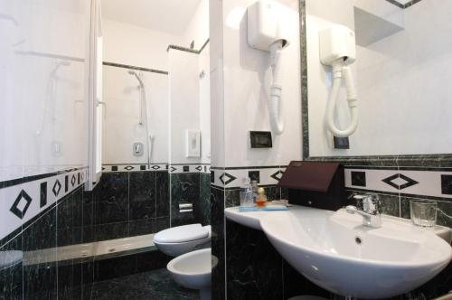 Hotel Palazzo Vecchio — Bathroom