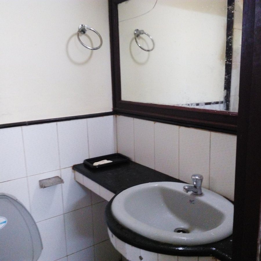 Hotel Pankaj Residency — Bathroom