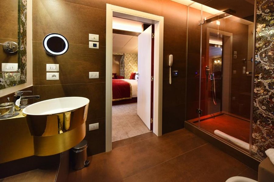 Hotel Papadopoli Venezia MGallery — Bathroom