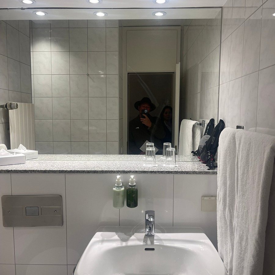 Hotel Parc Belle Vue — Bathroom