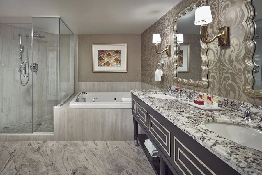 Hotel Paris Holidays Collections Las Vegas Nevada — Bathroom