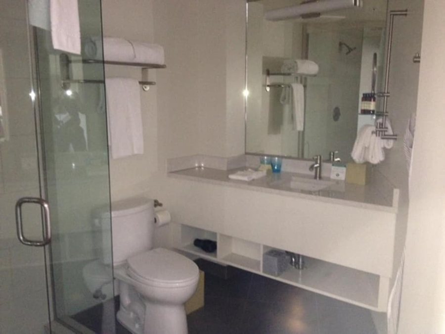 Hotel Parq Central Albuquerque New Mexico — Bathroom