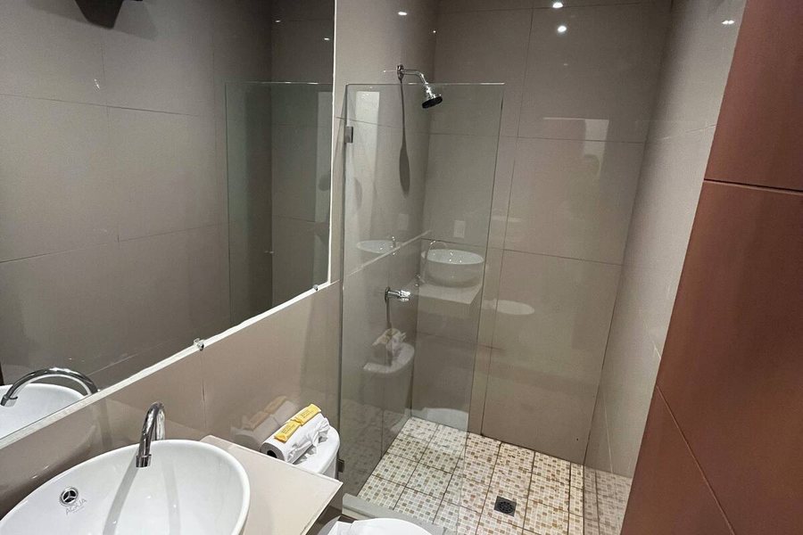 Hotel Paseo Del Sol — Bathroom