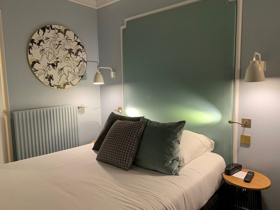 Hotel Pastel Paris — Guest room