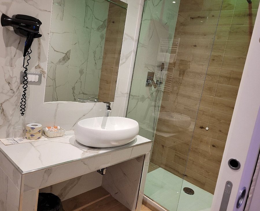 Hotel Patria — Bathroom
