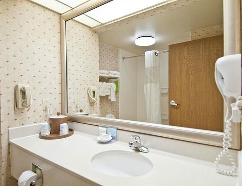 Hotel Pearl Jackson Airport — Bathroom