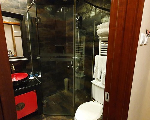 Hotel Pekin — Bathroom
