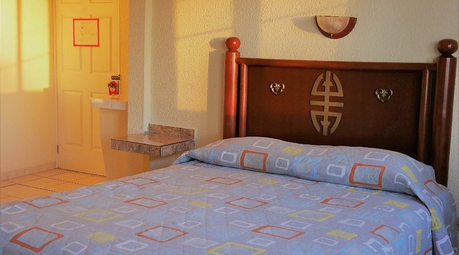Hotel Pekin — Guest room