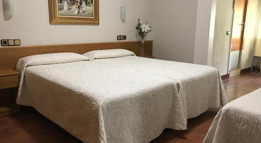 Hotel Pelayo Barcelona Catalonia — Guest room
